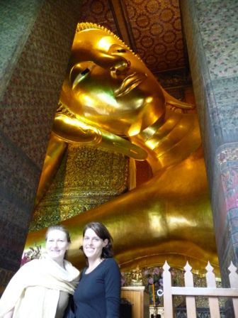 ...der Buddha im Wat Pooh mit netter Begleitung...