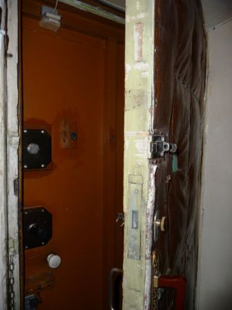 ...auf den Fotos ist der Abfallgammelgeschmack der sich hier über Jahrzehnte in den Beton gefressen hat glücklicherweise nicht wahrnehmbar..