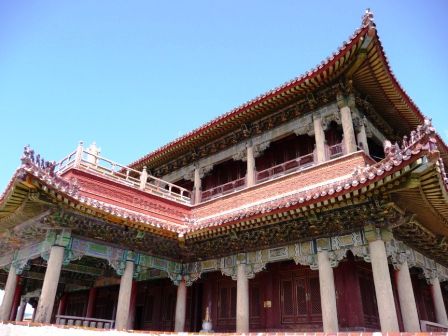 ...Aussen im chinesischen Stil gehalten...