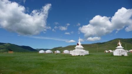 ...auf ner kleinen Wanderung entdeckten wir diese Stupas...