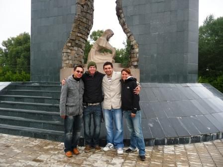 ... mit Konstantin und Paul, zwei in Deutschland wohnenden Kasachen, die das Land vor 13 Jahren verliessen und zum ersten Mal wieder in ihrer ehemaligen Heimat zu Besuch waren. Nach Ihren Beschreibungen hat sich hier in der Zeit der Unabhängigkeit sehr viel zum Guten verändert....