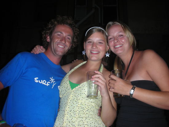 Scott, Marina und ich um 12Uhr beim Geburtstagsstaendchen