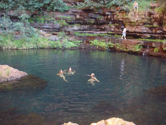 Der erste Pool und die doofen Typen