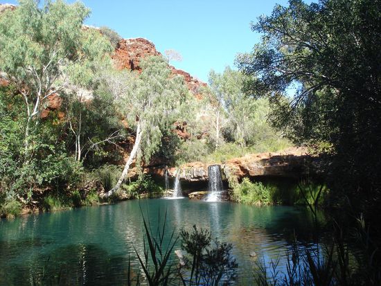 Sieht Idyllisch aus, es gab aber so kleine schwarze Fische, die einen immer in die Fuesse gebissen haben.