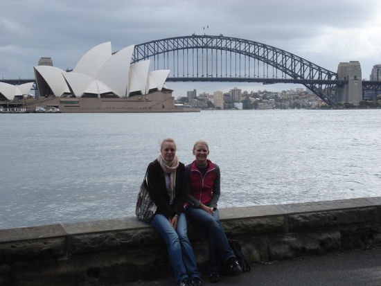 Doro und ich vorm Opra House