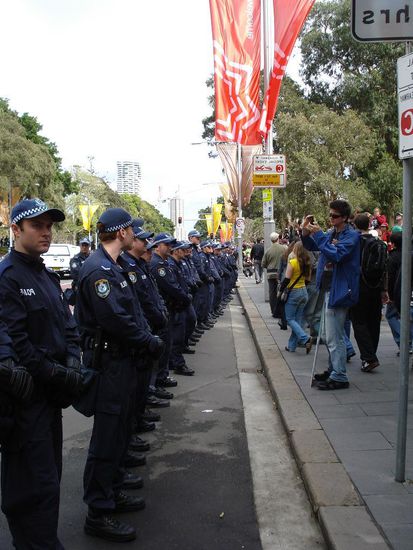 So stand die Polizei an der Hauptstrasse... pure Geldverschwendung!