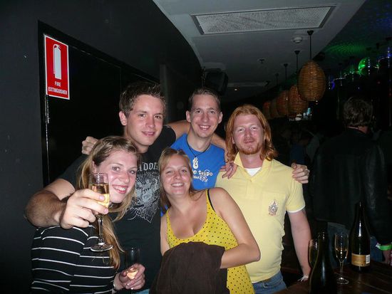 Noch ein Abend Party (v.l.: Maren, kenn ich nicht, Ike, Scotti- the night manager und Ginger)