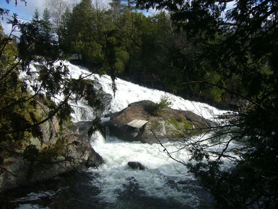 Wasserfall in den Bergen