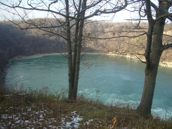 Der sog."Whirlpool" hier tauchen die ganzen   Suicid-Opfer nach ca.3 Tagen wieder auf