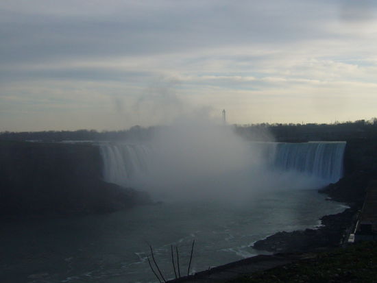Und hier die Horseshoe-Falls...mit maechtig Gischt
