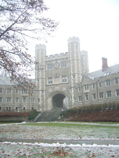 Das beruehmte Eingangstor der Uni