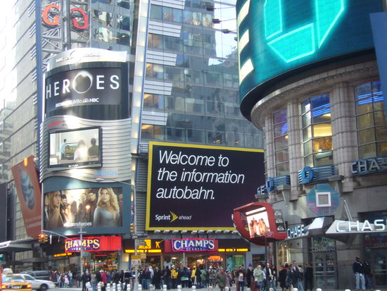 Autobahn scheint in N-Amerika so etwas Unglaubliches zu sein: staendig wird man gefragt, ob man auf der Autobahn tatsaechlich "unlimited"  fahren kann 