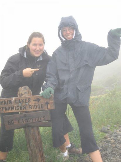 Gut gelaunt liefen wir den Chain Lakes Trail entlang