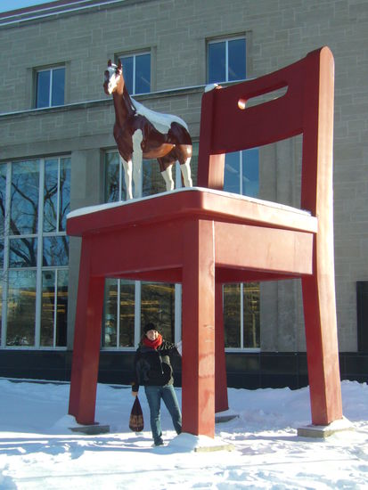 I Ameria ist ja bekanntlich alle ein bisschen groesser...aber was macht das Pferd da?