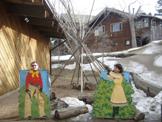 Steve &amp; Acacia im Western-Style 