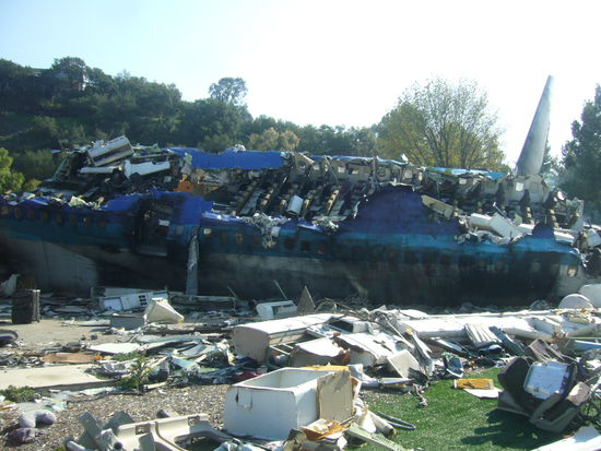 Reste des Flugzeugs aus "Krieg der Weltern" ...die haben ein ECHTES Flugzeug auseinander gelegt..mann,war mir komisch danach,da ich doch am selben abend noch fliegen sollte