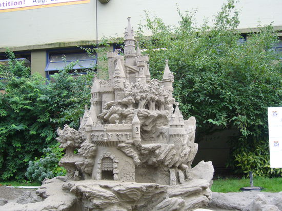 SO muss eine Sandburg aussehen