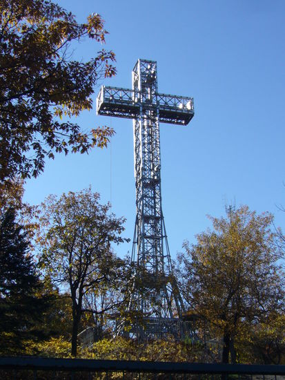 Das beruehmte Kreuz auf der Bergspitze
