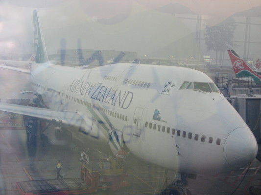 unsere Maschine ab London über Hongkong nach Auckland