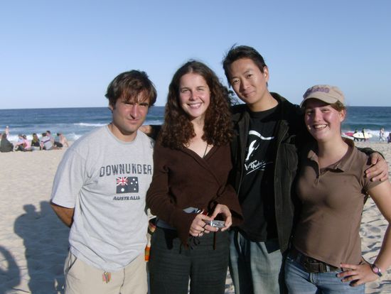 Lorenzo (Italy), Ancecile (France), Akira (Japan), Leonie (Germany), Jack (India)- Schatten in der unteren linken Bildecke, da hinter der Kamera 