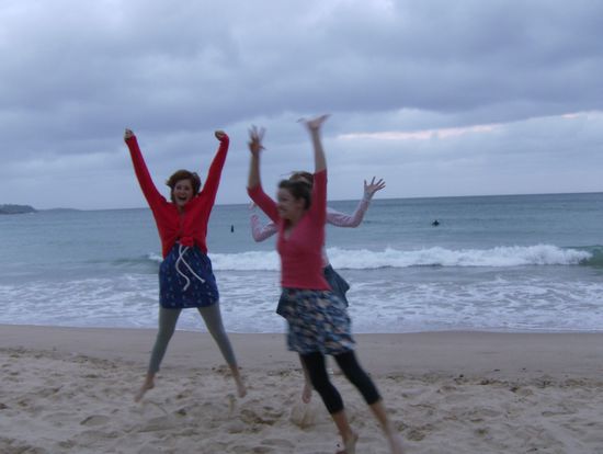 Dancing at the beach (man muss sich ja irgendwie aufwaermen  )