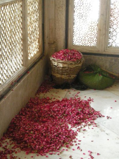 In einem der Gaenge der Moschee