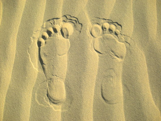 Fleurs Fuesse (Danke Papa, dass du mir diese grossen Latschen gegeben hast, da klappt zumindest ein Fussabdruck im Sand ))