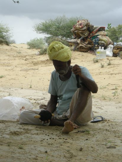 ..einfach so in der Wüste getroffen...und beim Faden drehen beobachtet...