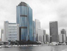 Blick von der Faehre auf Brisbane.