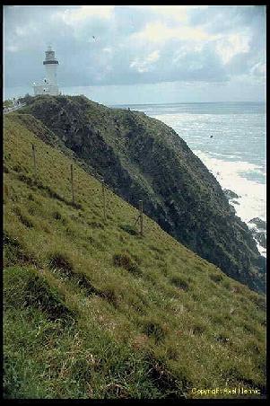 Cape Byron mit Leuchtturm. Klasseort zum Wal,Delphin und Surfer schauen. (Oestlichster Punkt Australiens)