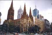 St. Pauls Anglican Cathedral mitten in der Stadt.
