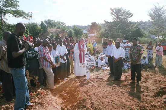 ein schwerer Abschied begleitet von