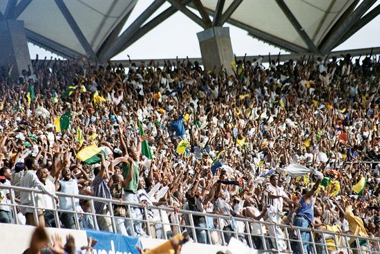 ekstatischer Jubel beim Torerfolg im Derby Simba gegen Yanga (65000 Zuschauer)