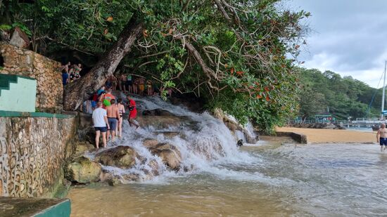 Eingang zu den Wasserfällen