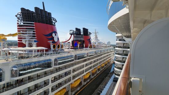 Disney Magic neben uns