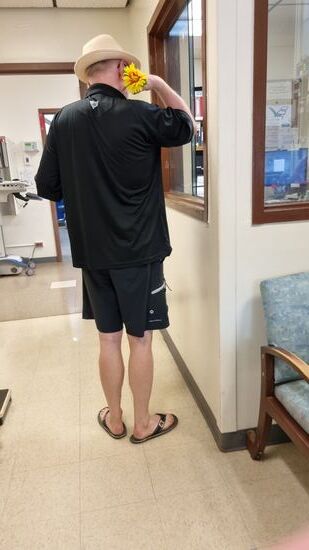 Im Krankenhaus. 1400 $ für 20 Minuten. Und in Deutschland bekamen wir noch eine weitere Rechnung für die Arztbehandlung...