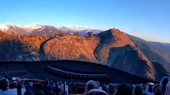 Einfach toll! Wir fliegen virtuell über Landschaften und bewundern Pflanzen, Tiere und Kulturen in Übergröße und mit fantastischem Soundeffekt!
