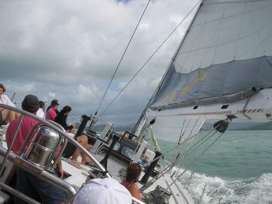 Später stand das Boot noch schräger, da konnte ich keine Kamera mehr halten...