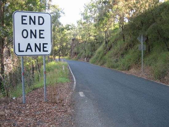 Die Straße war viel enger und kurviger, als es hier erscheint....