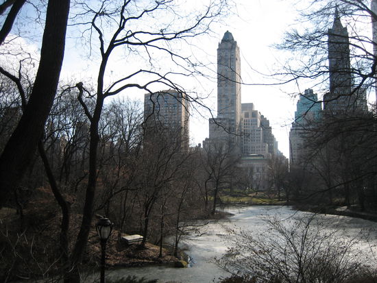 Auf dem See ist noch eine Eisschicht!