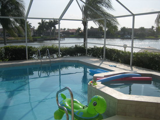 Pool am Haus von Robert und Jutta