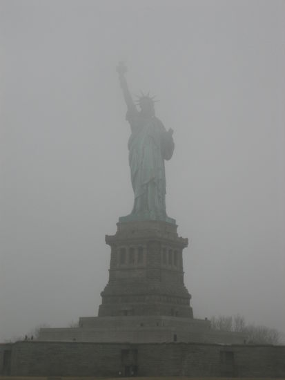 Sie grüßt uns durch einen Schleier....