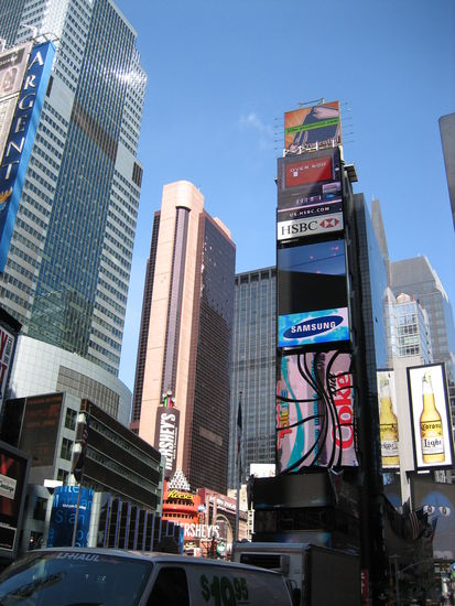 Time Square bei schönem Wetter. Sieht doch gleich ganz anders aus!