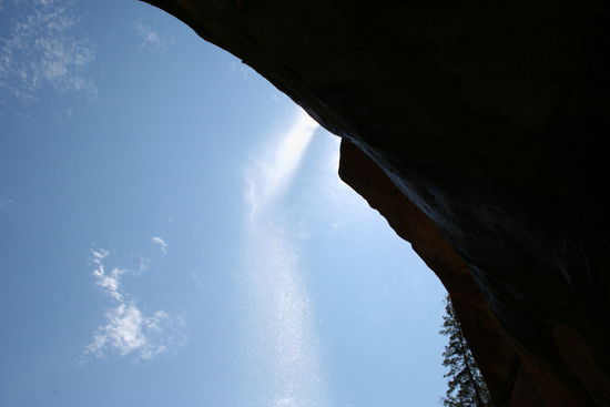 Kleiner Wasserfall von unten betrachtet...