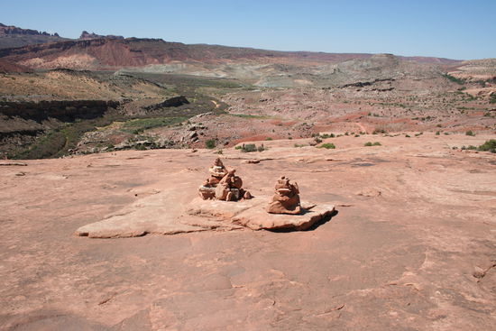 Steinmännchen als Wegweiser
