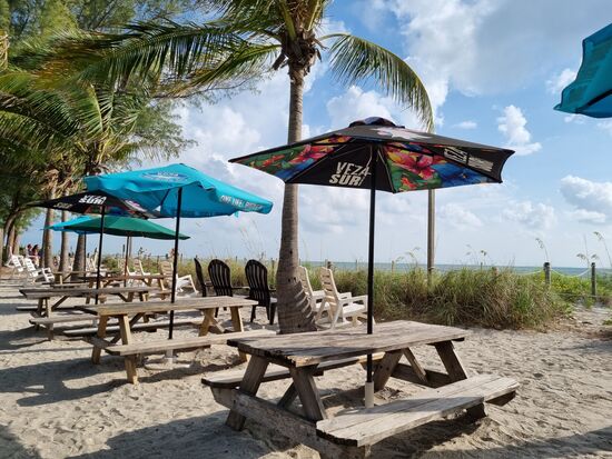 Untermalt von Livemusik. Wunderschön! 
Mucky Duck, Captiva Island