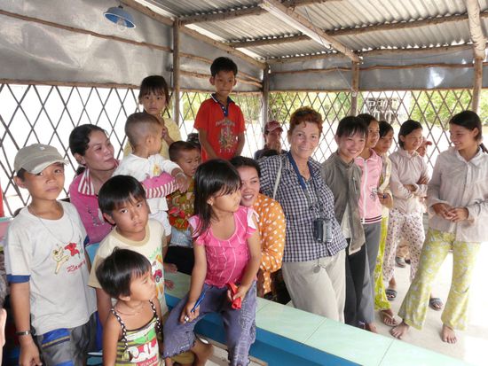 Renate lenkt die Zuschauer ab