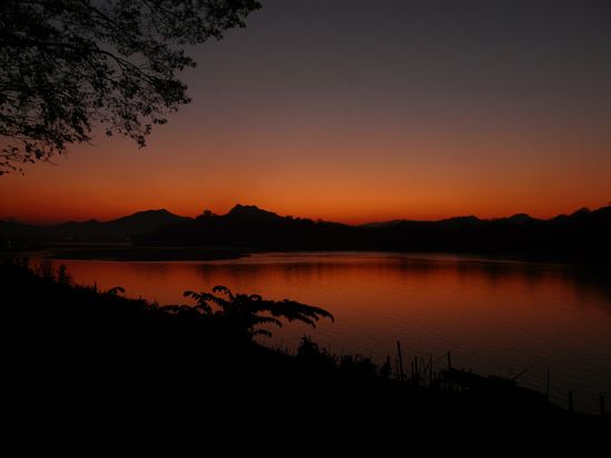 Luang Prabang: Sonnenuntergang am Mekong