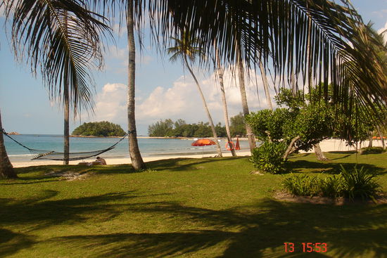 Das ist der Blick von unserem Balkon auf den Strand.