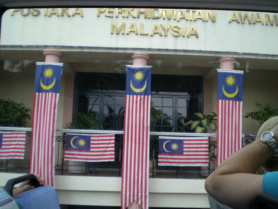 Überall haben die stolzen Malaysier Flaggen aufgehängt um ihre Unabhängigkeit zu feiern.